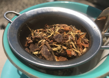 Load image into Gallery viewer, Enlighten Me...® Tea:  &#39;Redwood Rush&#39; Natural High CHAI (Gift tin with inspirational secret scroll messages on &#39;DREAM BIG&#39; theme)
